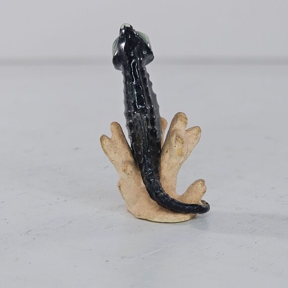 Hagen Renaker Seahorse On Coral Dark Green Miniature Figurine *Chips* - Picture 6 of 8